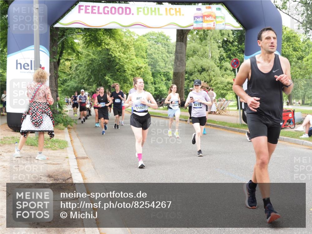 29.06.2025 - hella hamburg halbmarathon MichiJ http://msf.ph/oto/8254267 29.06.2025 10:52:25 Zwischen KM18-KM19 1062, 3328, 7760, 8171, 8219, 8894, 10402, 16911 meine-sportfotos.de