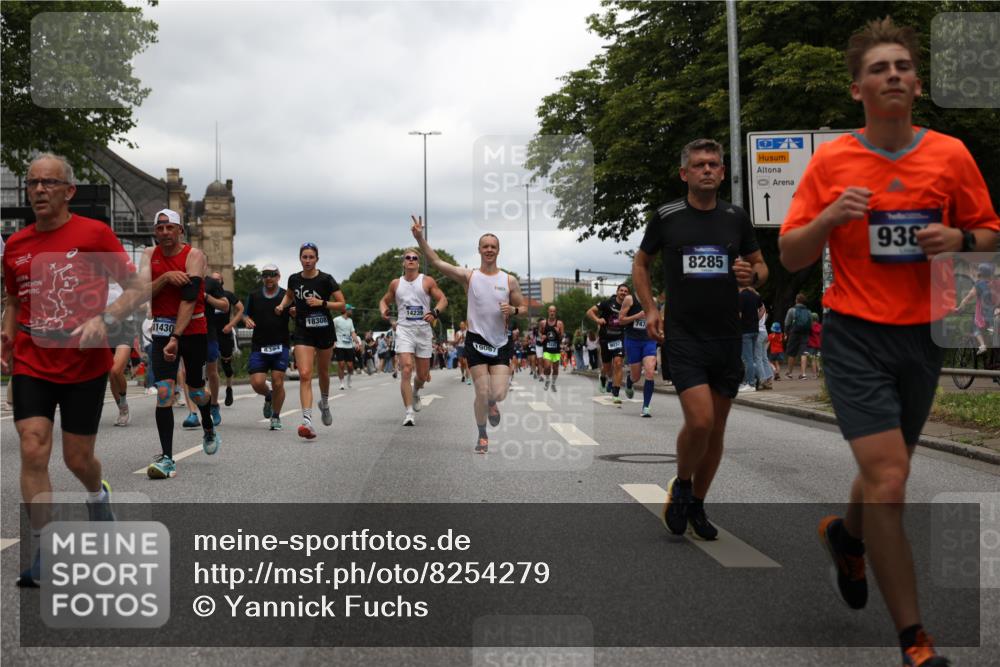 29.06.2025 - hella hamburg halbmarathon Yannick Fuchs http://msf.ph/oto/8254279 29.06.2025 10:48:07 20KM 1267, 1422, 1442, 1549, 1870, 2432, 3103, 3310, 3898, 4299, 5259, 6260, 6294, 6356, 6374, 7129, 7395, 7478, 7973, 8223, 8285, 8394, 9032, 9380, 9791, 9922, 10040, 11009, 11430, 11789, 12213, 12321, 12607, 13147, 13794, 13803, 13869, 14026, 14239, 14702, 15113, 15146, 16092, 16574, 16623, 16750, 16780, 17482, 17740, 17765, 18308, 18450, 18514, 18612, 18759, 19067, 19177 meine-sportfotos.de