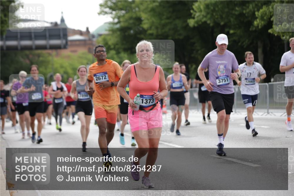 29.06.2025 - hella hamburg halbmarathon Jannik Wohlers http://msf.ph/oto/8254287 29.06.2025 10:31:24 Lombardsbrücke 1235, 1373, 1844, 1879, 2384, 2672, 2831, 2832, 3221, 3239, 3358, 3396, 3397, 3424, 3571, 3681, 3751, 4877, 5156, 5965, 6160, 6640, 6718, 6727, 7334, 7898, 8304, 8620, 8806, 9078, 9104, 9478, 9812, 9882, 9883, 10148, 10421, 10435, 10653, 11178, 12381, 12663, 12758, 14536, 14793, 15102, 16310, 16541, 17043, 17118, 17342, 17362, 18283, 18428, 18433, 18613, 18629, 18838, 19068, 19233 meine-sportfotos.de