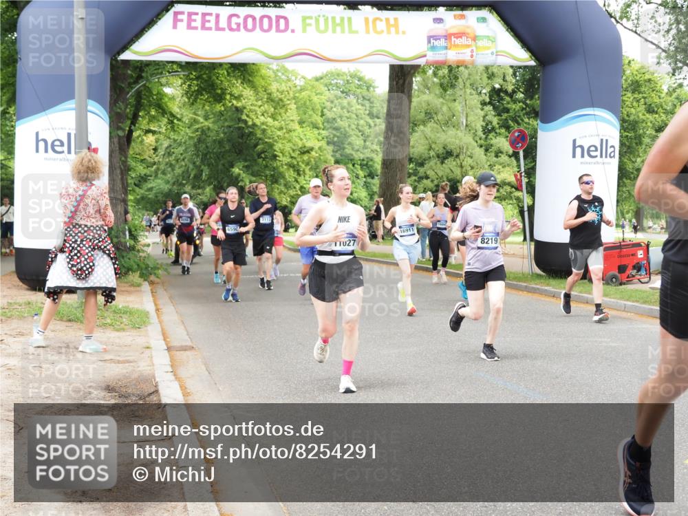 29.06.2025 - hella hamburg halbmarathon MichiJ http://msf.ph/oto/8254291 29.06.2025 10:52:26 Zwischen KM18-KM19 1062, 3112, 3328, 7760, 8171, 8219, 11027, 14022, 16911 meine-sportfotos.de
