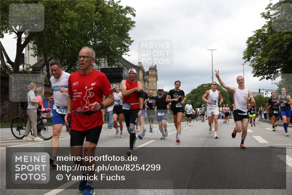 29.06.2025 - hella hamburg halbmarathon Yannick Fuchs http://msf.ph/oto/8254299 29.06.2025 10:48:07 20KM 1267, 1422, 1442, 1549, 1870, 2432, 3103, 3310, 3898, 4299, 5259, 6260, 6294, 6356, 6374, 7129, 7395, 7478, 7973, 8223, 8285, 8394, 9032, 9380, 9791, 9922, 10040, 11009, 11430, 11789, 12213, 12321, 12607, 13147, 13794, 13803, 13869, 14026, 14239, 14702, 15113, 15146, 16092, 16574, 16623, 16750, 16780, 17482, 17740, 17765, 18308, 18450, 18514, 18612, 18759, 19067, 19177 meine-sportfotos.de