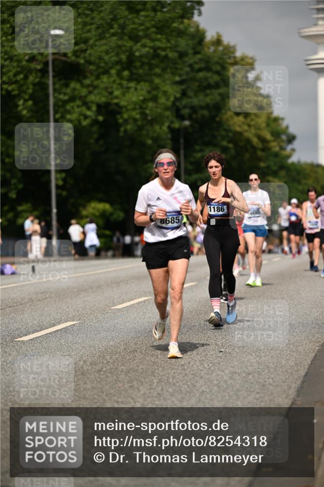 29.06.2025 - hella hamburg halbmarathon Dr. Thomas Lammeyer http://msf.ph/oto/8254318 29.06.2025 10:14:30 Kennedybrücke 1052, 1186, 1456, 5182, 5653, 5806, 7058, 8685, 9150, 9829, 9988 meine-sportfotos.de