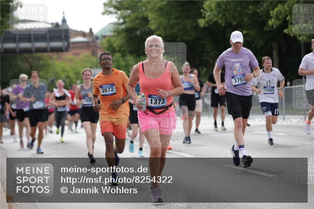 29.06.2025 - hella hamburg halbmarathon Jannik Wohlers http://msf.ph/oto/8254322 29.06.2025 10:31:25 Lombardsbrücke 1235, 1373, 1844, 1879, 2384, 2672, 2831, 2832, 3221, 3239, 3358, 3396, 3397, 3424, 3571, 3681, 3751, 3752, 4877, 5156, 5965, 6160, 6640, 6718, 6727, 7334, 7816, 7898, 8304, 8620, 8806, 9078, 9104, 9478, 9812, 9882, 9883, 10148, 10421, 10435, 10653, 11178, 12319, 12381, 12663, 12758, 14536, 14793, 15102, 16310, 16541, 17043, 17118, 17342, 17362, 18283, 18428, 18433, 18613, 18629, 18838, 19068, 19233 meine-sportfotos.de