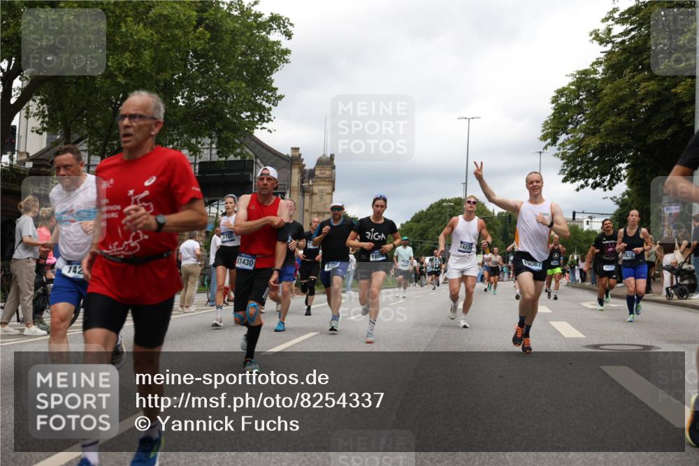 29.06.2025 - hella hamburg halbmarathon Yannick Fuchs http://msf.ph/oto/8254337 29.06.2025 10:48:07 20KM 1267, 1422, 1442, 1549, 1870, 2432, 3103, 3310, 3898, 4299, 5259, 6260, 6294, 6356, 6374, 7129, 7395, 7478, 7973, 8223, 8285, 8394, 9032, 9380, 9791, 9922, 10040, 11009, 11430, 11789, 12213, 12321, 12607, 13147, 13794, 13803, 13869, 14026, 14239, 14702, 15113, 15146, 16092, 16574, 16623, 16750, 16780, 17482, 17740, 17765, 18308, 18450, 18514, 18612, 18759, 19067, 19177 meine-sportfotos.de