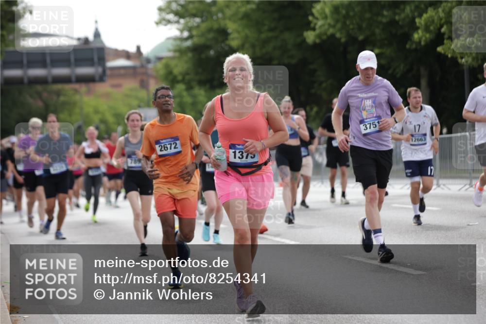 29.06.2025 - hella hamburg halbmarathon Jannik Wohlers http://msf.ph/oto/8254341 29.06.2025 10:31:25 Lombardsbrücke 1235, 1373, 1844, 1879, 2384, 2672, 2831, 2832, 3221, 3239, 3358, 3396, 3397, 3424, 3571, 3681, 3751, 3752, 4877, 5156, 5965, 6160, 6640, 6718, 6727, 7334, 7816, 7898, 8304, 8620, 8806, 9078, 9104, 9478, 9812, 9882, 9883, 10148, 10421, 10435, 10653, 11178, 12319, 12381, 12663, 12758, 14536, 14793, 15102, 16310, 16541, 17043, 17118, 17342, 17362, 18283, 18428, 18433, 18613, 18629, 18838, 19068, 19233 meine-sportfotos.de