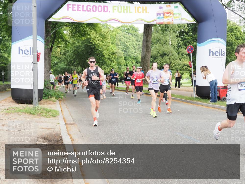 29.06.2025 - hella hamburg halbmarathon MichiJ http://msf.ph/oto/8254354 29.06.2025 10:29:15 Zwischen KM18-KM19 2568, 2949, 5050, 6495, 9979, 11767, 15542, 18173, 18192, 18573 meine-sportfotos.de