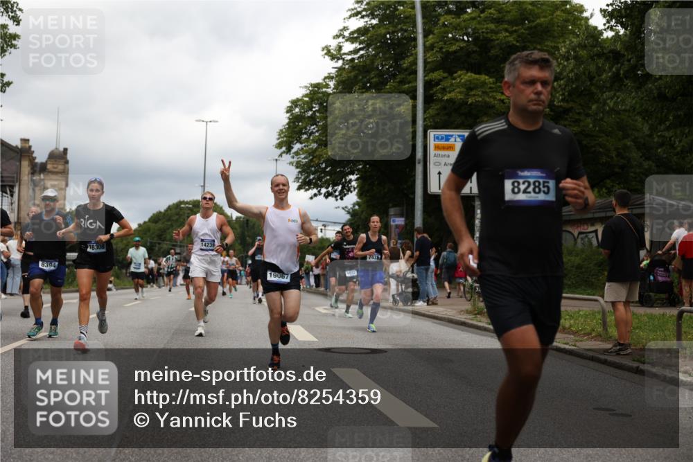 29.06.2025 - hella hamburg halbmarathon Yannick Fuchs http://msf.ph/oto/8254359 29.06.2025 10:48:07 20KM 1267, 1422, 1442, 1549, 1870, 2432, 3103, 3310, 3898, 4299, 5259, 6260, 6294, 6356, 6374, 7129, 7395, 7478, 7973, 8223, 8285, 8394, 9032, 9380, 9791, 9922, 10040, 11009, 11430, 11789, 12213, 12321, 12607, 13147, 13794, 13803, 13869, 14026, 14239, 14702, 15113, 15146, 16092, 16574, 16623, 16750, 16780, 17482, 17740, 17765, 18308, 18450, 18514, 18612, 18759, 19067, 19177 meine-sportfotos.de