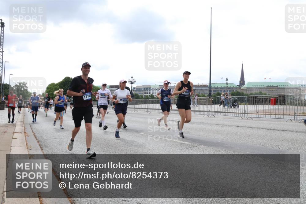 29.06.2025 - hella hamburg halbmarathon Lena Gebhardt http://msf.ph/oto/8254373 29.06.2025 10:34:18 Lombardsbrücke 1417, 1672, 1705, 1787, 2023, 2265, 2412, 2464, 2482, 2496, 2510, 2511, 2526, 2801, 2933, 3145, 3264, 3340, 3345, 3829, 3848, 4479, 4540, 4807, 4824, 4826, 5561, 5584, 5609, 5691, 6034, 6105, 6171, 6329, 6364, 6571, 6574, 7027, 7324, 7329, 7565, 7644, 8202, 8277, 8349, 8375, 8377, 8383, 8401, 8705, 8965, 9094, 9379, 9875, 9995, 10007, 10071, 10360, 10564, 11872, 13957, 16238, 16390, 16682, 16919, 17230, 18158, 18941 meine-sportfotos.de