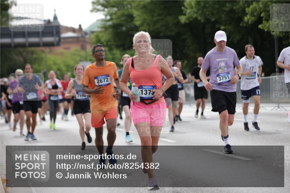 29.06.2025 - hella hamburg halbmarathon Jannik Wohlers http://msf.ph/oto/8254382 29.06.2025 10:31:25 Lombardsbrücke 1235, 1373, 1844, 1879, 2384, 2672, 2831, 2832, 3221, 3239, 3358, 3396, 3397, 3424, 3571, 3681, 3751, 3752, 4877, 5156, 5965, 6160, 6640, 6718, 6727, 7334, 7816, 7898, 8304, 8620, 8806, 9078, 9104, 9478, 9812, 9882, 9883, 10148, 10421, 10435, 10653, 11178, 12319, 12381, 12663, 12758, 14536, 14793, 15102, 16310, 16541, 17043, 17118, 17342, 17362, 18283, 18428, 18433, 18613, 18629, 18838, 19068, 19233 meine-sportfotos.de