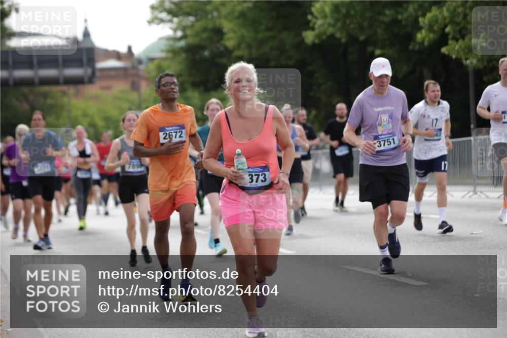 29.06.2025 - hella hamburg halbmarathon Jannik Wohlers http://msf.ph/oto/8254404 29.06.2025 10:31:25 Lombardsbrücke 1235, 1373, 1844, 1879, 2384, 2672, 2831, 2832, 3221, 3239, 3358, 3396, 3397, 3424, 3571, 3681, 3751, 3752, 4877, 5156, 5965, 6160, 6640, 6718, 6727, 7334, 7816, 7898, 8304, 8620, 8806, 9078, 9104, 9478, 9812, 9882, 9883, 10148, 10421, 10435, 10653, 11178, 12319, 12381, 12663, 12758, 14536, 14793, 15102, 16310, 16541, 17043, 17118, 17342, 17362, 18283, 18428, 18433, 18613, 18629, 18838, 19068, 19233 meine-sportfotos.de