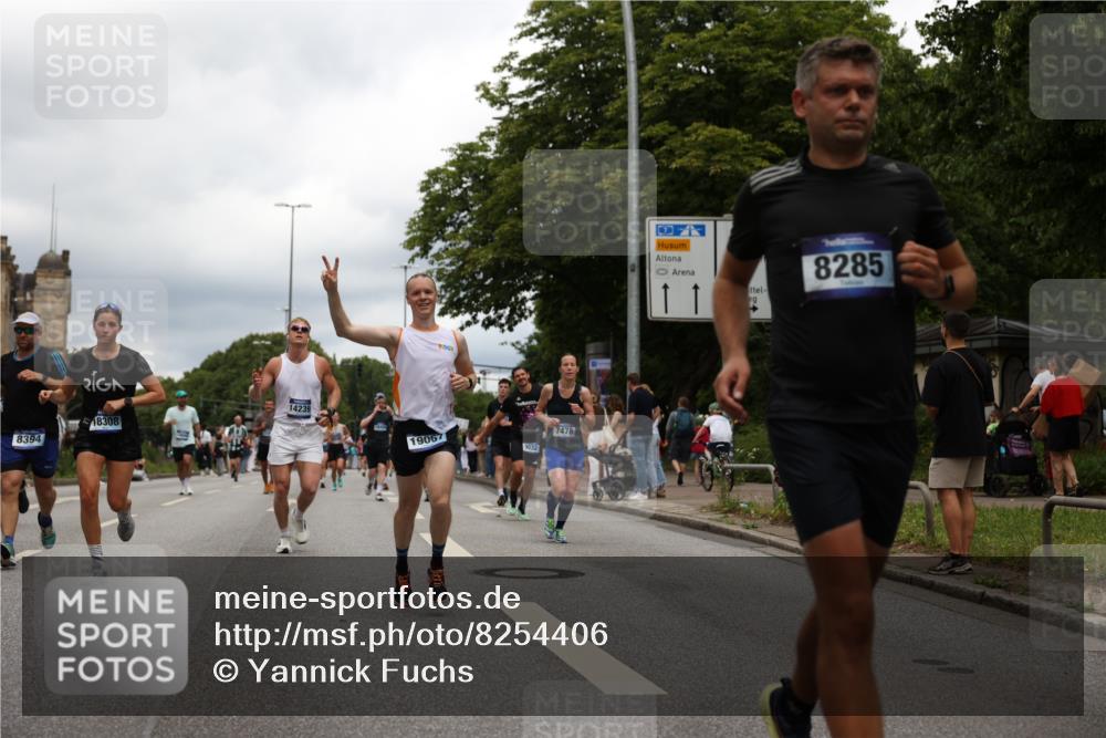 29.06.2025 - hella hamburg halbmarathon Yannick Fuchs http://msf.ph/oto/8254406 29.06.2025 10:48:07 20KM 1267, 1422, 1442, 1549, 1870, 2432, 3103, 3310, 3898, 4299, 5259, 6260, 6294, 6356, 6374, 7129, 7395, 7478, 7973, 8223, 8285, 8394, 9032, 9380, 9791, 9922, 10040, 11009, 11430, 11789, 12213, 12321, 12607, 13147, 13794, 13803, 13869, 14026, 14239, 14702, 15113, 15146, 16092, 16574, 16623, 16750, 16780, 17482, 17740, 17765, 18308, 18450, 18514, 18612, 18759, 19067, 19177 meine-sportfotos.de
