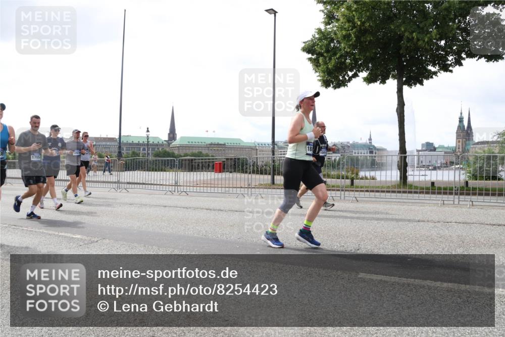 29.06.2025 - hella hamburg halbmarathon Lena Gebhardt http://msf.ph/oto/8254423 29.06.2025 10:45:48 Lombardsbrücke 1004, 1033, 1060, 1085, 1100, 1104, 1421, 1426, 1555, 1713, 1854, 1867, 1868, 1983, 2008, 2216, 2217, 2398, 2522, 2550, 2657, 2664, 2917, 2954, 2965, 2973, 3357, 3377, 4104, 4223, 4224, 4306, 4317, 4388, 4572, 5044, 5339, 5635, 5703, 5769, 5770, 5892, 5949, 6133, 6150, 6333, 6623, 6763, 6911, 6922, 7268, 7283, 7356, 7530, 7541, 7605, 7859, 7894, 8745, 9120, 9121, 9426, 9620, 10030, 10182, 10225, 10327, 10329, 10367, 10511, 11358 meine-sportfotos.de