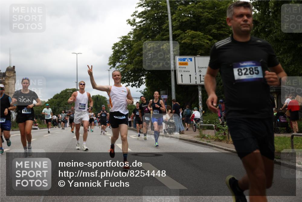 29.06.2025 - hella hamburg halbmarathon Yannick Fuchs http://msf.ph/oto/8254448 29.06.2025 10:48:08 20KM 1267, 1422, 1442, 1549, 1815, 1870, 2432, 3103, 3310, 3898, 4299, 5259, 6260, 6294, 6356, 6374, 6994, 7129, 7395, 7478, 7973, 8223, 8285, 8394, 9032, 9380, 9791, 9922, 10040, 11009, 11430, 11789, 12213, 12321, 12607, 13147, 13794, 13803, 13869, 14026, 14239, 14702, 15113, 15146, 16092, 16574, 16623, 16750, 16780, 17482, 17740, 17765, 18308, 18450, 18514, 18612, 18759, 19067, 19177 meine-sportfotos.de