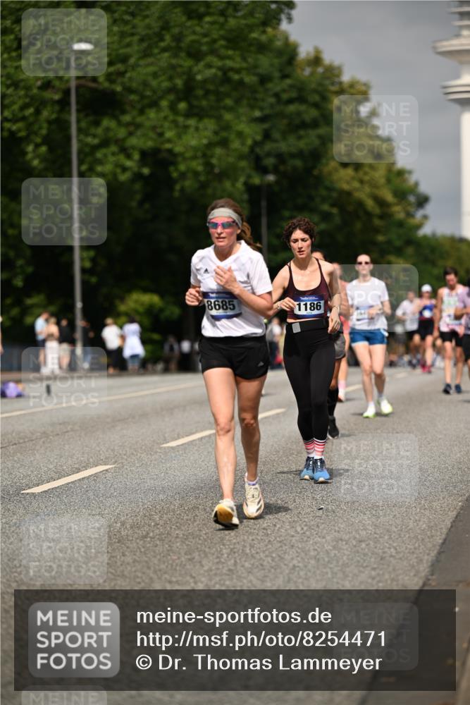 29.06.2025 - hella hamburg halbmarathon Dr. Thomas Lammeyer http://msf.ph/oto/8254471 29.06.2025 10:14:31 Kennedybrücke 1052, 1186, 1456, 5182, 5653, 5806, 7058, 8685, 9150, 9829 meine-sportfotos.de