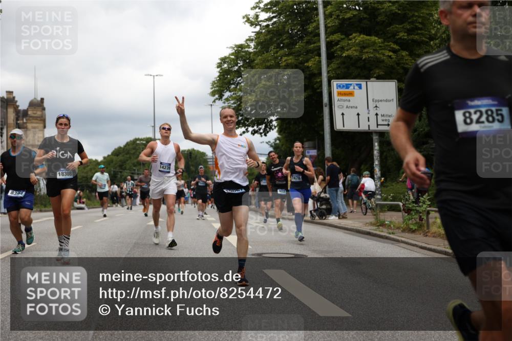 29.06.2025 - hella hamburg halbmarathon Yannick Fuchs http://msf.ph/oto/8254472 29.06.2025 10:48:08 20KM 1267, 1422, 1442, 1549, 1815, 1870, 2432, 3103, 3310, 3898, 4299, 5259, 6260, 6294, 6356, 6374, 6994, 7129, 7395, 7478, 7973, 8223, 8285, 8394, 9032, 9380, 9791, 9922, 10040, 11009, 11430, 11789, 12213, 12321, 12607, 13147, 13794, 13803, 13869, 14026, 14239, 14702, 15113, 15146, 16092, 16574, 16623, 16750, 16780, 17482, 17740, 17765, 18308, 18450, 18514, 18612, 18759, 19067, 19177 meine-sportfotos.de