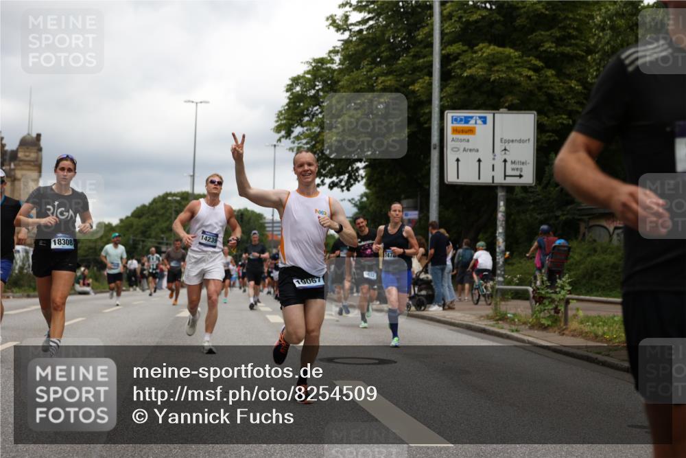 29.06.2025 - hella hamburg halbmarathon Yannick Fuchs http://msf.ph/oto/8254509 29.06.2025 10:48:08 20KM 1267, 1422, 1442, 1549, 1815, 1870, 2432, 3103, 3310, 3898, 4299, 5259, 6260, 6294, 6356, 6374, 6994, 7129, 7395, 7478, 7973, 8223, 8285, 8394, 9032, 9380, 9791, 9922, 10040, 11009, 11430, 11789, 12213, 12321, 12607, 13147, 13794, 13803, 13869, 14026, 14239, 14702, 15113, 15146, 16092, 16574, 16623, 16750, 16780, 17482, 17740, 17765, 18308, 18450, 18514, 18612, 18759, 19067, 19177 meine-sportfotos.de