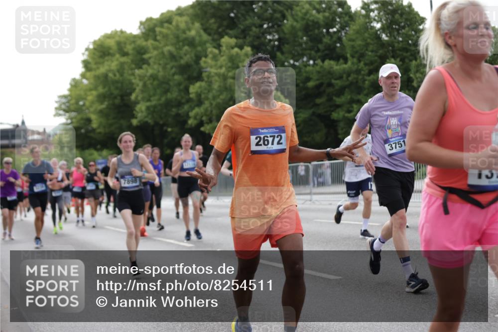 29.06.2025 - hella hamburg halbmarathon Jannik Wohlers http://msf.ph/oto/8254511 29.06.2025 10:31:28 Lombardsbrücke 1235, 1373, 1879, 2384, 2672, 2831, 2832, 3221, 3239, 3358, 3396, 3397, 3424, 3571, 3681, 3751, 3752, 4877, 5156, 6160, 6718, 6727, 7295, 7334, 7816, 7898, 8304, 8538, 8620, 8806, 9078, 9104, 9478, 9882, 10148, 10421, 10435, 10653, 11178, 12319, 12381, 12663, 12755, 13026, 14536, 14793, 15102, 16310, 16541, 17043, 17118, 17342, 17362, 18283, 18428, 18433, 18613, 18629, 18838, 19068, 19233 meine-sportfotos.de