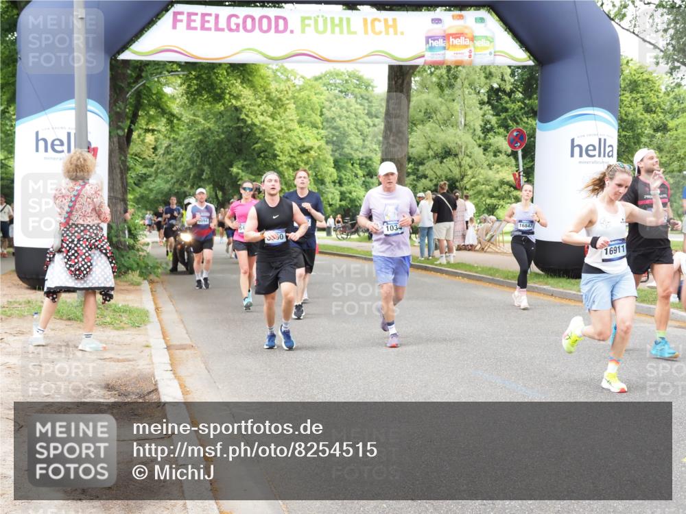 29.06.2025 - hella hamburg halbmarathon MichiJ http://msf.ph/oto/8254515 29.06.2025 10:52:27 Zwischen KM18-KM19 1034, 1062, 3112, 3328, 5464, 7760, 8171, 8219, 11027, 14022, 16355, 16847, 16911 meine-sportfotos.de