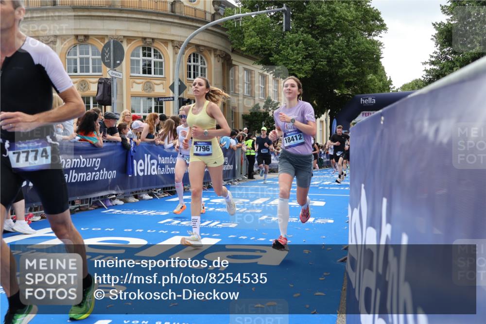 29.06.2025 - hella hamburg halbmarathon Strokosch-Dieckow http://msf.ph/oto/8254535 29.06.2025 10:41:29 Ziel 2579, 2797, 3204, 4893, 5987, 7774, 7796, 8358, 9885, 10783, 10894, 12588, 13457, 13714, 14275, 14555, 16084, 17159, 17882, 18412, 18442, 18491, 18509, 18573 meine-sportfotos.de