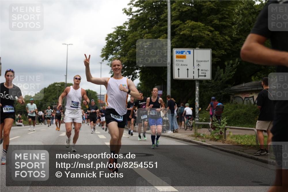 29.06.2025 - hella hamburg halbmarathon Yannick Fuchs http://msf.ph/oto/8254551 29.06.2025 10:48:08 20KM 1267, 1422, 1442, 1549, 1815, 1870, 2432, 3103, 3310, 3898, 4299, 5259, 6260, 6294, 6356, 6374, 6994, 7129, 7395, 7478, 7973, 8223, 8285, 8394, 9032, 9380, 9791, 9922, 10040, 11009, 11430, 11789, 12213, 12321, 12607, 13147, 13794, 13803, 13869, 14026, 14239, 14702, 15113, 15146, 16092, 16574, 16623, 16750, 16780, 17482, 17740, 17765, 18308, 18450, 18514, 18612, 18759, 19067, 19177 meine-sportfotos.de