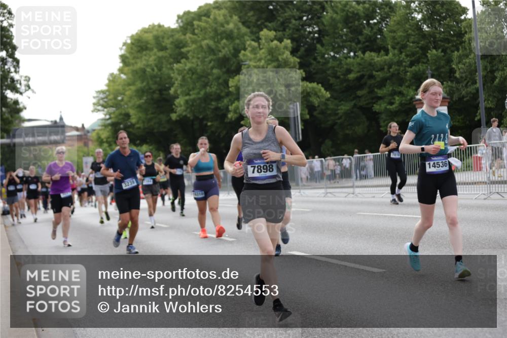 29.06.2025 - hella hamburg halbmarathon Jannik Wohlers http://msf.ph/oto/8254553 29.06.2025 10:31:29 Lombardsbrücke 1235, 1373, 1879, 2384, 2672, 2831, 2832, 3221, 3239, 3358, 3396, 3397, 3424, 3571, 3681, 3751, 3752, 4877, 5156, 5601, 6160, 6718, 6727, 7295, 7334, 7695, 7816, 7898, 8304, 8538, 8620, 8806, 9078, 9104, 9478, 9882, 10148, 10421, 10435, 10653, 11178, 12319, 12663, 12755, 13026, 14536, 14793, 15102, 16310, 17118, 17342, 17362, 18283, 18428, 18433, 18629, 18838 meine-sportfotos.de