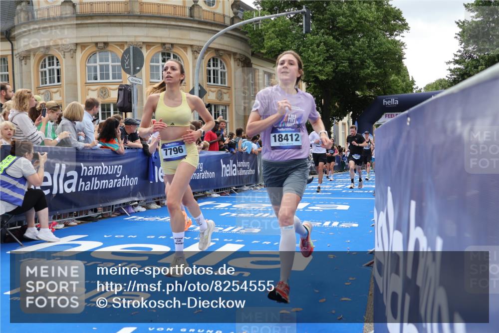 29.06.2025 - hella hamburg halbmarathon Strokosch-Dieckow http://msf.ph/oto/8254555 29.06.2025 10:41:29 Ziel 2579, 2797, 3204, 4893, 5987, 7774, 7796, 8358, 9885, 10783, 10894, 12588, 13457, 13714, 14275, 14555, 16084, 17159, 17882, 18412, 18442, 18491, 18509, 18573 meine-sportfotos.de
