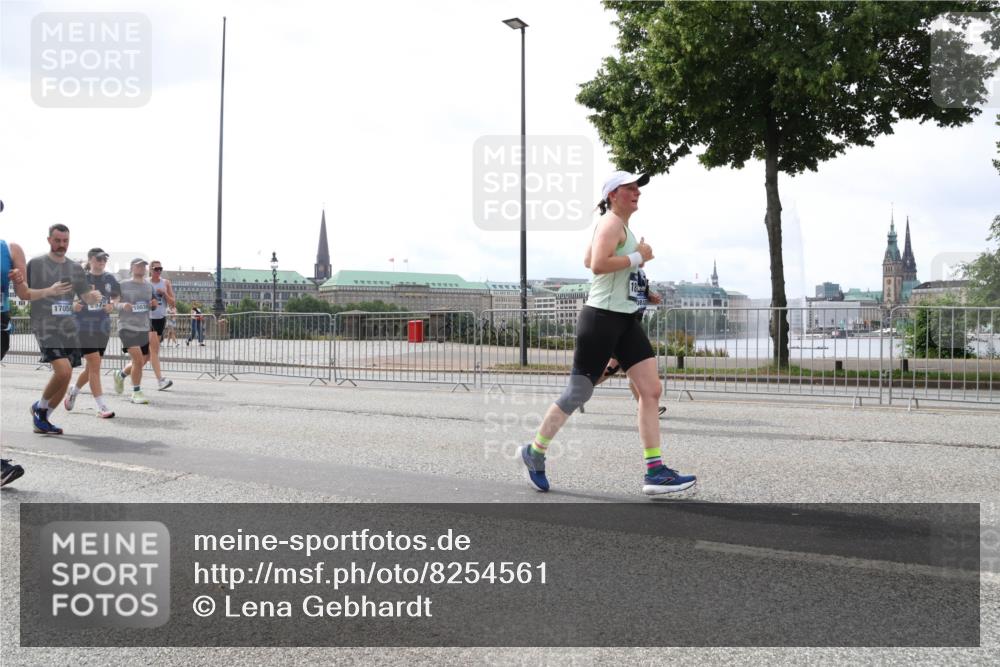 29.06.2025 - hella hamburg halbmarathon Lena Gebhardt http://msf.ph/oto/8254561 29.06.2025 10:45:49 Lombardsbrücke 1004, 1033, 1060, 1085, 1100, 1104, 1421, 1426, 1555, 1713, 1854, 1867, 1868, 1983, 2008, 2216, 2217, 2398, 2522, 2550, 2657, 2664, 2773, 2917, 2954, 2965, 2973, 3357, 3377, 4104, 4223, 4224, 4306, 4317, 4388, 4572, 5044, 5339, 5635, 5703, 5769, 5770, 5892, 5949, 6133, 6150, 6333, 6392, 6623, 6911, 6922, 7268, 7283, 7356, 7530, 7541, 7605, 7859, 7894, 8745, 9120, 9121, 9426, 9620, 10030, 10182, 10225, 10327, 10329, 10367, 10511, 11358 meine-sportfotos.de