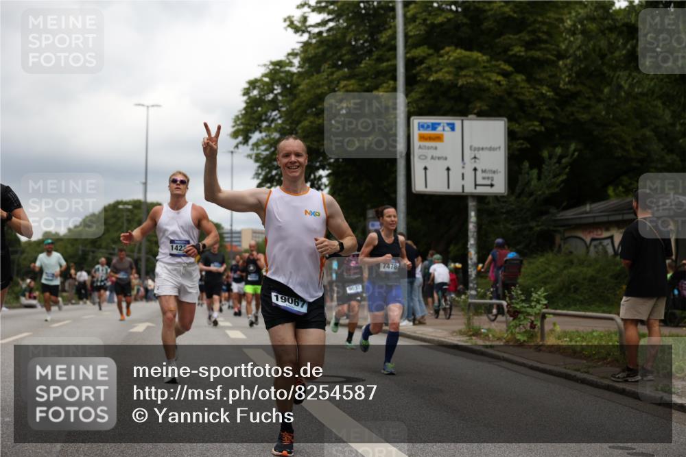 29.06.2025 - hella hamburg halbmarathon Yannick Fuchs http://msf.ph/oto/8254587 29.06.2025 10:48:08 20KM 1267, 1422, 1442, 1549, 1815, 1870, 2432, 3103, 3310, 3898, 4299, 5259, 6260, 6294, 6356, 6374, 6994, 7129, 7395, 7478, 7973, 8223, 8285, 8394, 9032, 9380, 9791, 9922, 10040, 11009, 11430, 11789, 12213, 12321, 12607, 13147, 13794, 13803, 13869, 14026, 14239, 14702, 15113, 15146, 16092, 16574, 16623, 16750, 16780, 17482, 17740, 17765, 18308, 18450, 18514, 18612, 18759, 19067, 19177 meine-sportfotos.de