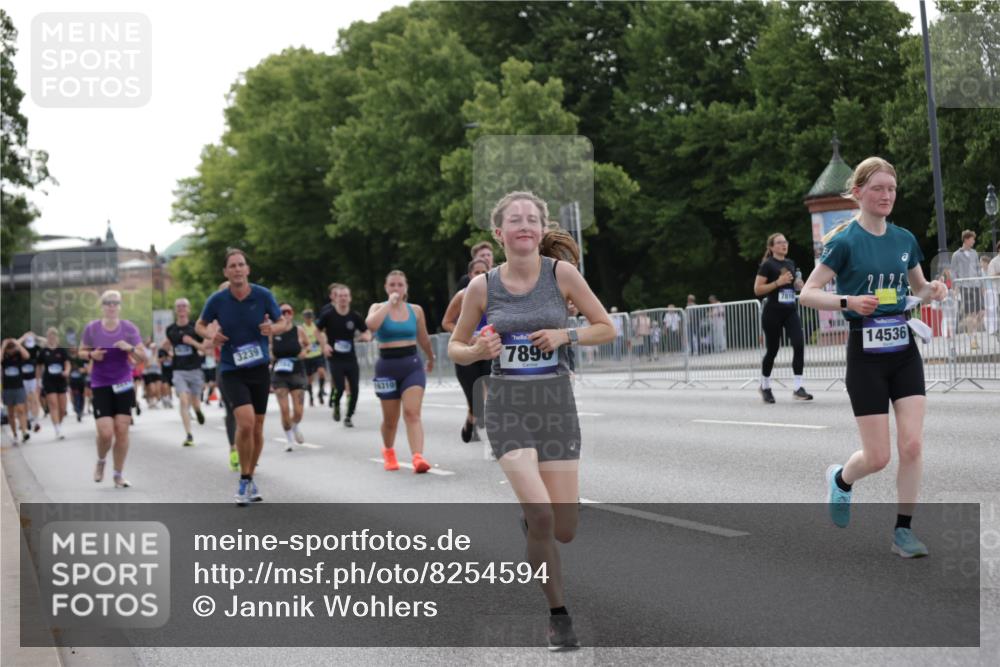 29.06.2025 - hella hamburg halbmarathon Jannik Wohlers http://msf.ph/oto/8254594 29.06.2025 10:31:29 Lombardsbrücke 1235, 1373, 1879, 2384, 2672, 2831, 2832, 3221, 3239, 3358, 3396, 3397, 3424, 3571, 3681, 3751, 3752, 4877, 5156, 5601, 6160, 6718, 6727, 7295, 7334, 7695, 7816, 7898, 8304, 8538, 8620, 8806, 9078, 9104, 9478, 9882, 10148, 10421, 10435, 10653, 11178, 12319, 12663, 12755, 13026, 14536, 14793, 15102, 16310, 17118, 17342, 17362, 18283, 18428, 18433, 18629, 18838 meine-sportfotos.de
