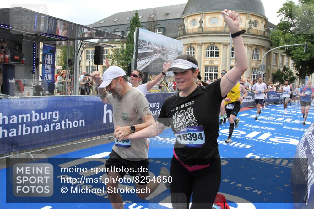 29.06.2025 - hella hamburg halbmarathon Michael Strokosch http://msf.ph/oto/8254650 29.06.2025 10:50:32 Ziel 3414, 4127, 5447, 6282, 6795, 7397, 8153, 11455, 12035, 12624, 13812, 14626, 16806, 17247, 17319, 18394 meine-sportfotos.de