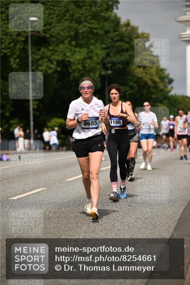 29.06.2025 - hella hamburg halbmarathon Dr. Thomas Lammeyer http://msf.ph/oto/8254661 29.06.2025 10:14:31 Kennedybrücke 1052, 1186, 1456, 5182, 5653, 5806, 7058, 8685, 9150, 9829 meine-sportfotos.de