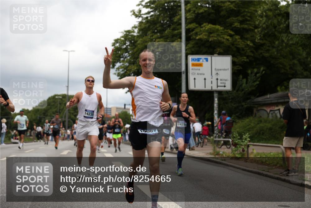 29.06.2025 - hella hamburg halbmarathon Yannick Fuchs http://msf.ph/oto/8254665 29.06.2025 10:48:08 20KM 1267, 1422, 1442, 1549, 1815, 1870, 2432, 3103, 3310, 3898, 4299, 5259, 6260, 6294, 6356, 6374, 6994, 7129, 7395, 7478, 7973, 8223, 8285, 8394, 9032, 9380, 9791, 9922, 10040, 11009, 11430, 11789, 12213, 12321, 12607, 13147, 13794, 13803, 13869, 14026, 14239, 14702, 15113, 15146, 16092, 16574, 16623, 16750, 16780, 17482, 17740, 17765, 18308, 18450, 18514, 18612, 18759, 19067, 19177 meine-sportfotos.de