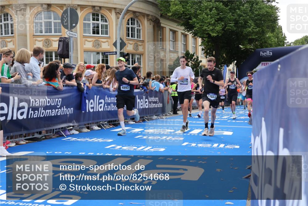29.06.2025 - hella hamburg halbmarathon Strokosch-Dieckow http://msf.ph/oto/8254668 29.06.2025 10:41:30 Ziel 2579, 2797, 3204, 4893, 5987, 7774, 7796, 8358, 9885, 10894, 12588, 13457, 13714, 14275, 14555, 16084, 17159, 17882, 18412, 18442, 18491, 18509, 18573 meine-sportfotos.de