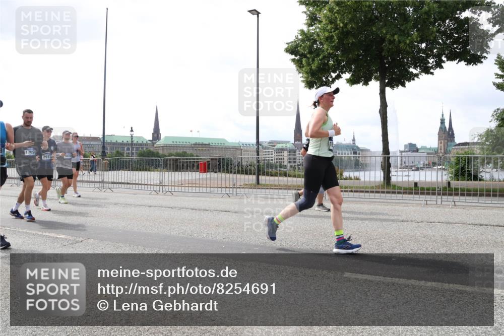 29.06.2025 - hella hamburg halbmarathon Lena Gebhardt http://msf.ph/oto/8254691 29.06.2025 10:45:49 Lombardsbrücke 1004, 1033, 1060, 1085, 1100, 1104, 1421, 1426, 1555, 1713, 1854, 1867, 1868, 1983, 2008, 2216, 2217, 2398, 2522, 2550, 2657, 2664, 2773, 2917, 2954, 2965, 2973, 3357, 3377, 4104, 4223, 4224, 4306, 4317, 4388, 4572, 5044, 5339, 5635, 5703, 5769, 5770, 5892, 5949, 6133, 6150, 6333, 6392, 6623, 6911, 6922, 7268, 7283, 7356, 7530, 7541, 7605, 7859, 7894, 8745, 9120, 9121, 9426, 9620, 10030, 10182, 10225, 10327, 10329, 10367, 10511, 11358 meine-sportfotos.de