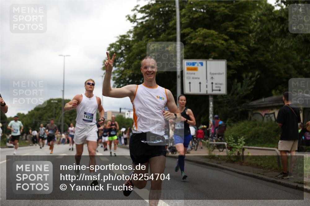 29.06.2025 - hella hamburg halbmarathon Yannick Fuchs http://msf.ph/oto/8254704 29.06.2025 10:48:08 20KM 1267, 1422, 1442, 1549, 1815, 1870, 2432, 3103, 3310, 3898, 4299, 5259, 6260, 6294, 6356, 6374, 6994, 7129, 7395, 7478, 7973, 8223, 8285, 8394, 9032, 9380, 9791, 9922, 10040, 11009, 11430, 11789, 12213, 12321, 12607, 13147, 13794, 13803, 13869, 14026, 14239, 14702, 15113, 15146, 16092, 16574, 16623, 16750, 16780, 17482, 17740, 17765, 18308, 18450, 18514, 18612, 18759, 19067, 19177 meine-sportfotos.de