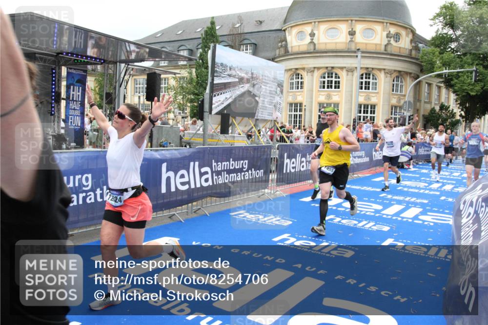 29.06.2025 - hella hamburg halbmarathon Michael Strokosch http://msf.ph/oto/8254706 29.06.2025 10:50:33 Ziel 3414, 4127, 5447, 6282, 6795, 7397, 8153, 8576, 11214, 11455, 12624, 13812, 14626, 15803, 16806, 17179, 17247, 17319, 18394 meine-sportfotos.de