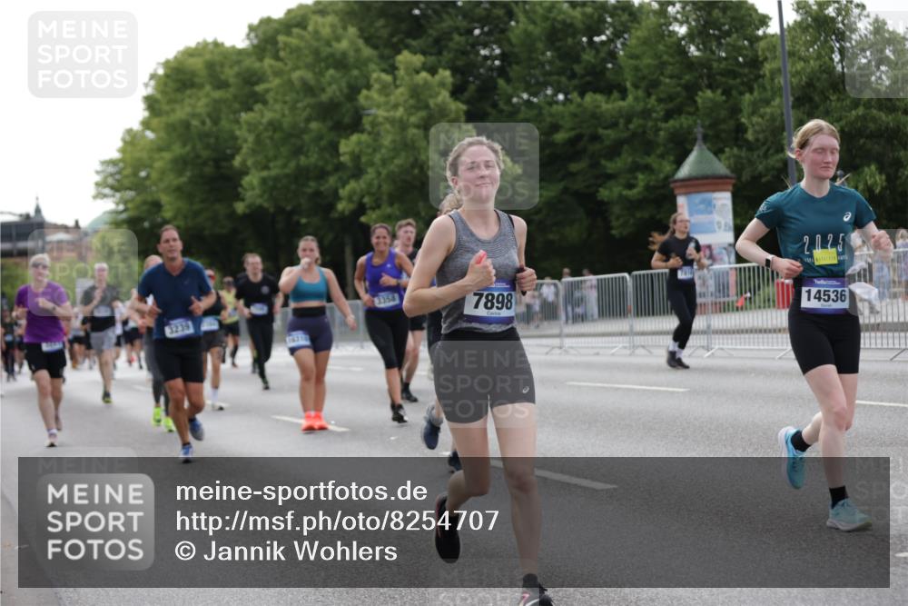 29.06.2025 - hella hamburg halbmarathon Jannik Wohlers http://msf.ph/oto/8254707 29.06.2025 10:31:30 Lombardsbrücke 1235, 1373, 1879, 2384, 2672, 2831, 2832, 3221, 3239, 3358, 3571, 3751, 3752, 4877, 5156, 5601, 6160, 6718, 6727, 7295, 7334, 7344, 7695, 7816, 7898, 8304, 8538, 8620, 8806, 9078, 9104, 9478, 9882, 10148, 10421, 10435, 10653, 11178, 12319, 12663, 12755, 13026, 14536, 14793, 15102, 16310, 17118, 17342, 18283, 18369, 18428, 18433, 18629, 18838, 18931 meine-sportfotos.de