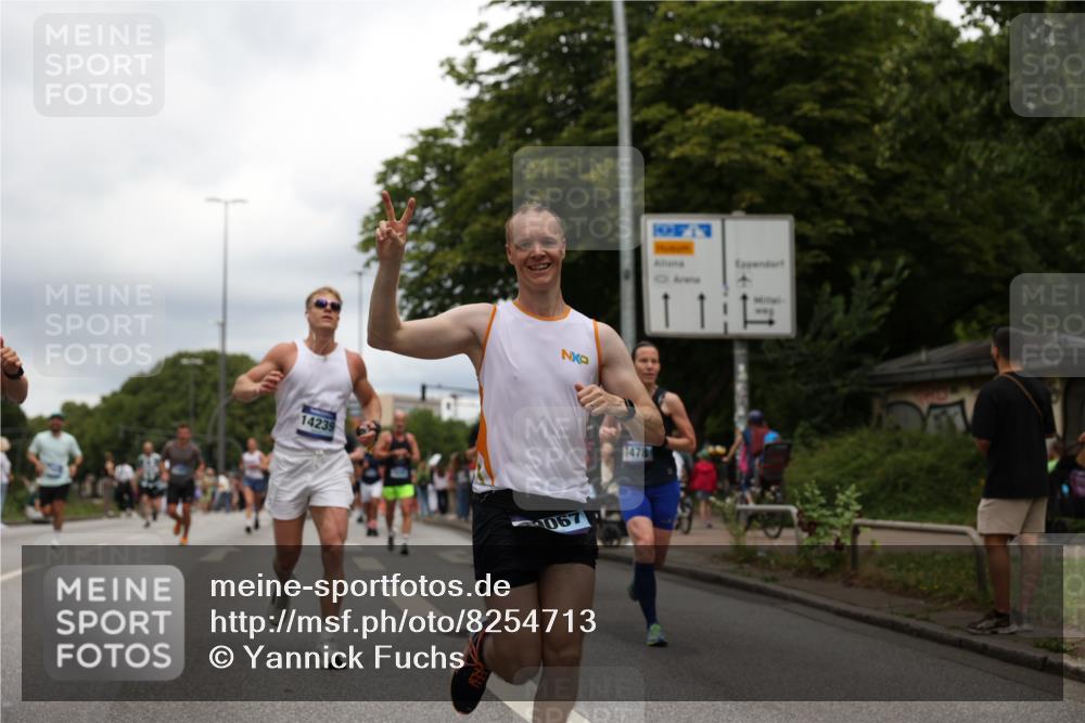 29.06.2025 - hella hamburg halbmarathon Yannick Fuchs http://msf.ph/oto/8254713 29.06.2025 10:48:08 20KM 1267, 1422, 1442, 1549, 1815, 1870, 2432, 3103, 3310, 3898, 4299, 5259, 6260, 6294, 6356, 6374, 6994, 7129, 7395, 7478, 7973, 8223, 8285, 8394, 9032, 9380, 9791, 9922, 10040, 11009, 11430, 11789, 12213, 12321, 12607, 13147, 13794, 13803, 13869, 14026, 14239, 14702, 15113, 15146, 16092, 16574, 16623, 16750, 16780, 17482, 17740, 17765, 18308, 18450, 18514, 18612, 18759, 19067, 19177 meine-sportfotos.de