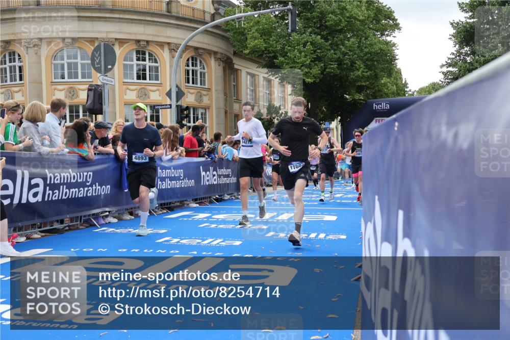 29.06.2025 - hella hamburg halbmarathon Strokosch-Dieckow http://msf.ph/oto/8254714 29.06.2025 10:41:31 Ziel 2579, 2797, 3204, 4893, 5987, 7774, 7796, 8358, 9885, 10894, 12588, 13457, 13714, 14275, 14555, 16084, 17159, 17882, 18412, 18442, 18491, 18573 meine-sportfotos.de