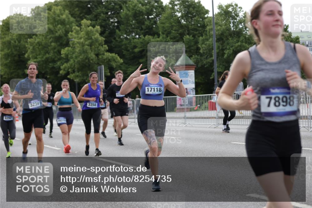 29.06.2025 - hella hamburg halbmarathon Jannik Wohlers http://msf.ph/oto/8254735 29.06.2025 10:31:31 Lombardsbrücke 1235, 1311, 1373, 1879, 2384, 2672, 2831, 2832, 3221, 3239, 3358, 3751, 3752, 4877, 5156, 5601, 6160, 6718, 6727, 7295, 7334, 7344, 7695, 7789, 7816, 7898, 8304, 8538, 8620, 9078, 9104, 9478, 10148, 10653, 11178, 12319, 12663, 12755, 13026, 14536, 14793, 15102, 16200, 16310, 17118, 17342, 18283, 18369, 18428, 18433, 18629, 18838, 18931 meine-sportfotos.de