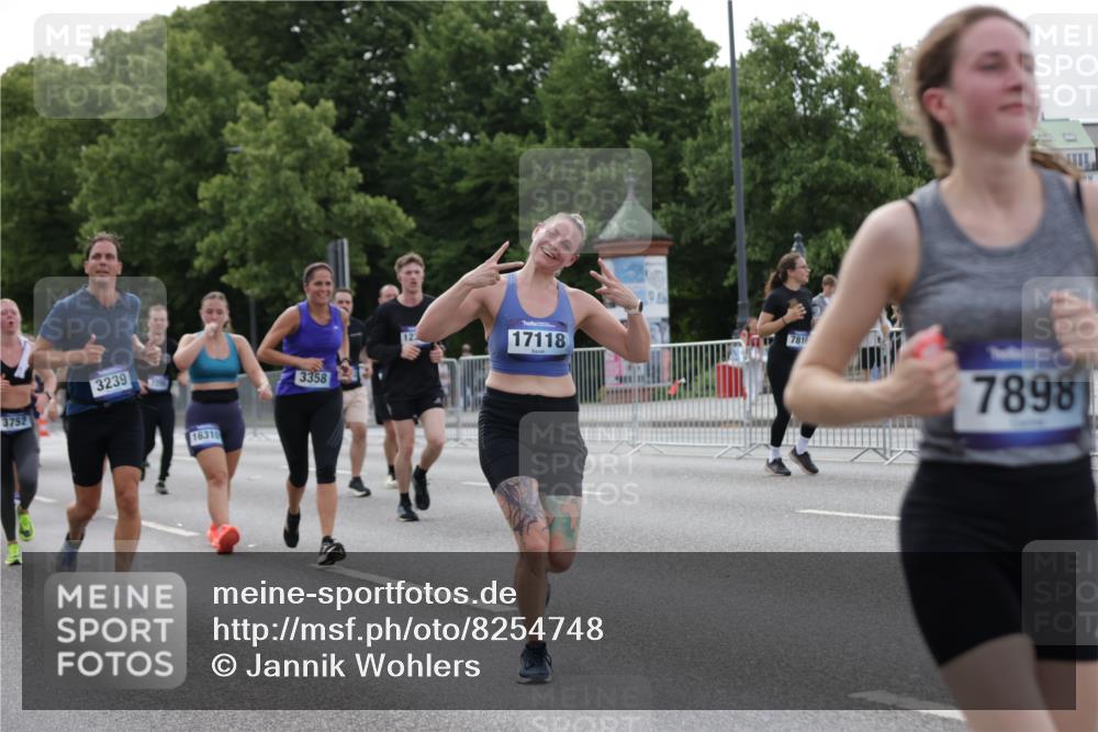 29.06.2025 - hella hamburg halbmarathon Jannik Wohlers http://msf.ph/oto/8254748 29.06.2025 10:31:31 Lombardsbrücke 1235, 1311, 1373, 1879, 2384, 2672, 2831, 2832, 3221, 3239, 3358, 3751, 3752, 4877, 5156, 5601, 6160, 6718, 6727, 7295, 7334, 7344, 7695, 7789, 7816, 7898, 8304, 8538, 8620, 9078, 9104, 9478, 10148, 10653, 11178, 12319, 12663, 12755, 13026, 14536, 14793, 15102, 16200, 16310, 17118, 17342, 18283, 18369, 18428, 18433, 18629, 18838, 18931 meine-sportfotos.de