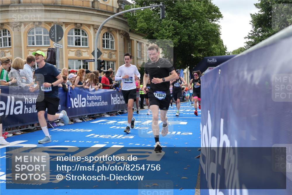 29.06.2025 - hella hamburg halbmarathon Strokosch-Dieckow http://msf.ph/oto/8254756 29.06.2025 10:41:31 Ziel 2579, 2797, 3204, 4893, 5987, 7774, 7796, 8358, 9885, 10894, 12588, 13457, 13714, 14275, 14555, 16084, 17159, 17882, 18412, 18442, 18491, 18573 meine-sportfotos.de