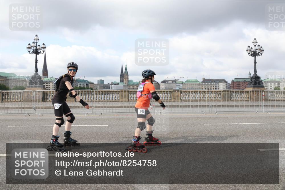 29.06.2025 - hella hamburg halbmarathon Lena Gebhardt http://msf.ph/oto/8254758 29.06.2025 09:03:18 Lombardsbrücke  meine-sportfotos.de