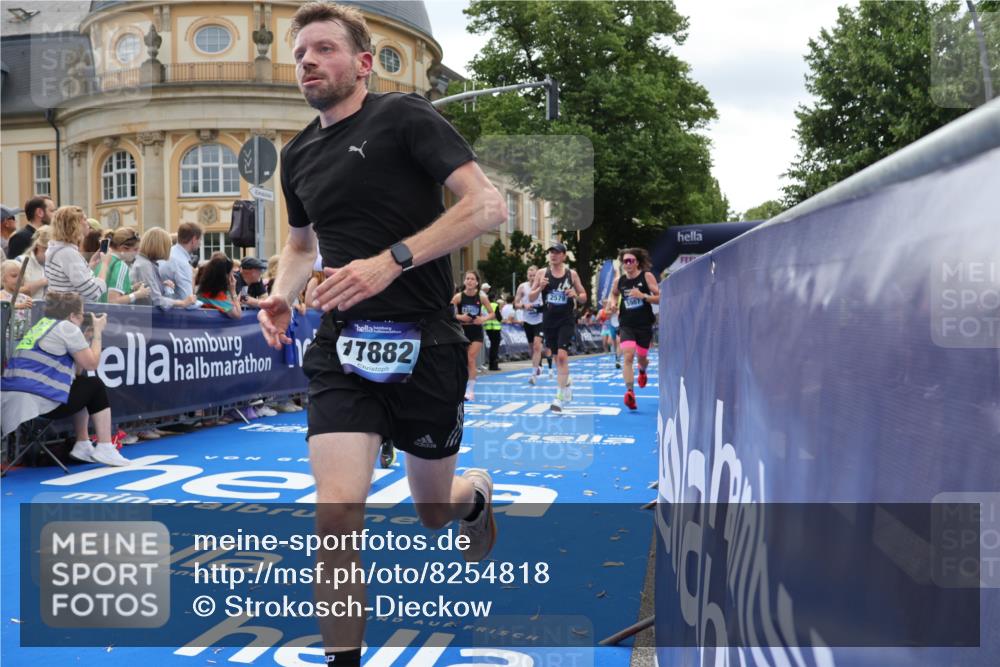 29.06.2025 - hella hamburg halbmarathon Strokosch-Dieckow http://msf.ph/oto/8254818 29.06.2025 10:41:32 Ziel 2579, 2797, 3204, 4893, 5987, 7774, 7796, 8358, 9640, 9885, 10894, 12588, 13457, 13714, 14275, 14555, 16084, 17159, 17882, 18412, 18442, 18491 meine-sportfotos.de