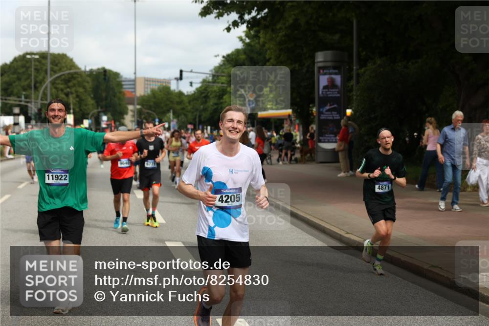 29.06.2025 - hella hamburg halbmarathon Yannick Fuchs http://msf.ph/oto/8254830 29.06.2025 10:35:46 20KM 1136, 1631, 2579, 2797, 3618, 4205, 4303, 4380, 4634, 4871, 4893, 5387, 5709, 6550, 6683, 6771, 6901, 7378, 7432, 7774, 7796, 8122, 8358, 9358, 9547, 9640, 9659, 9711, 9755, 9885, 10375, 10783, 11062, 11765, 11922, 12292, 12385, 12895, 13268, 13457, 14555, 14661, 15247, 15351, 16816, 17032, 17100, 17720, 17834, 18045, 18049, 18412, 18442, 18573, 18802 meine-sportfotos.de