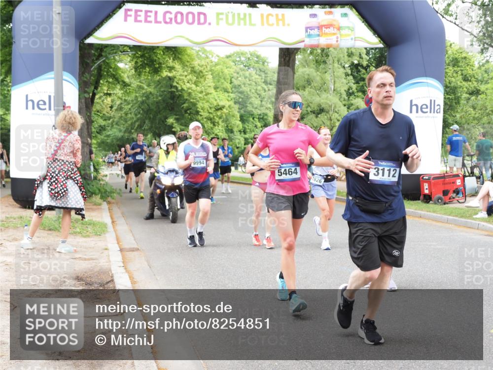 29.06.2025 - hella hamburg halbmarathon MichiJ http://msf.ph/oto/8254851 29.06.2025 10:52:30 Zwischen KM18-KM19 1034, 1062, 3112, 5464, 6590, 7760, 8219, 8405, 9994, 11027, 14022, 16355, 16847, 16911, 17707 meine-sportfotos.de