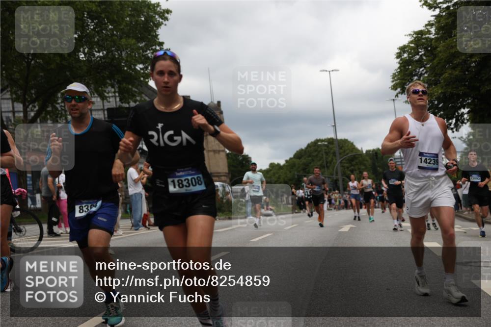 29.06.2025 - hella hamburg halbmarathon Yannick Fuchs http://msf.ph/oto/8254859 29.06.2025 10:48:09 20KM 1422, 1442, 1549, 1815, 1870, 2432, 3103, 3310, 3898, 4299, 5259, 6260, 6294, 6356, 6374, 6994, 7129, 7395, 7478, 7973, 8223, 8285, 8394, 8798, 9032, 9380, 9791, 9922, 10040, 11009, 11430, 11789, 12213, 12321, 12362, 12607, 13147, 13794, 13803, 13869, 14026, 14239, 14702, 14818, 15113, 15146, 15156, 15169, 16092, 16574, 16623, 16750, 16780, 17482, 17740, 17765, 18308, 18450, 18514, 18612, 18759, 19067, 19177 meine-sportfotos.de