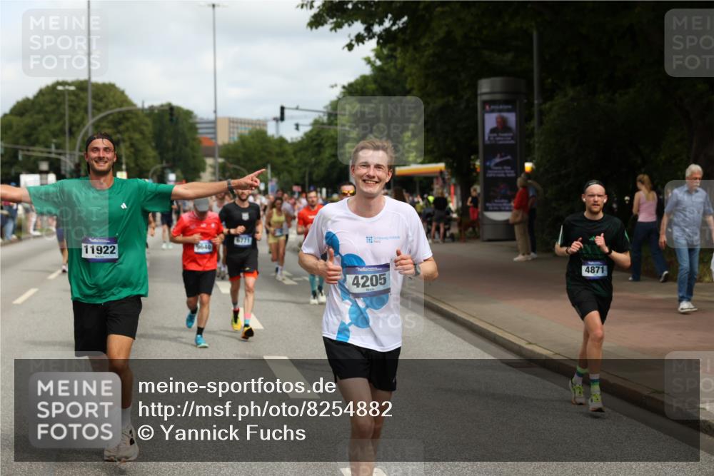 29.06.2025 - hella hamburg halbmarathon Yannick Fuchs http://msf.ph/oto/8254882 29.06.2025 10:35:46 20KM 1136, 1631, 2579, 2797, 3618, 4205, 4303, 4380, 4634, 4871, 4893, 5387, 5709, 6550, 6683, 6771, 6901, 7378, 7432, 7774, 7796, 8122, 8358, 9358, 9547, 9640, 9659, 9711, 9755, 9885, 10375, 10783, 11062, 11765, 11922, 12292, 12385, 12895, 13268, 13457, 14555, 14661, 15247, 15351, 16816, 17032, 17100, 17720, 17834, 18045, 18049, 18412, 18442, 18573, 18802 meine-sportfotos.de