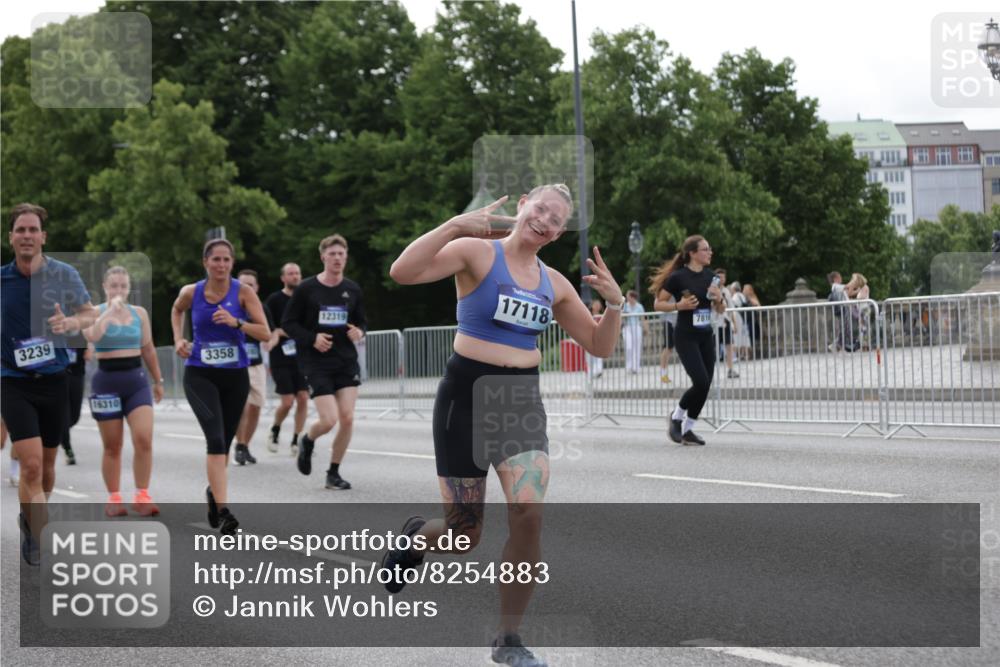 29.06.2025 - hella hamburg halbmarathon Jannik Wohlers http://msf.ph/oto/8254883 29.06.2025 10:31:31 Lombardsbrücke 1235, 1311, 1373, 1879, 2384, 2672, 2831, 2832, 3221, 3239, 3358, 3751, 3752, 4877, 5156, 5601, 6160, 6718, 6727, 7295, 7334, 7344, 7695, 7789, 7816, 7898, 8304, 8538, 8620, 9078, 9104, 9478, 10148, 10653, 11178, 12319, 12663, 12755, 13026, 14536, 14793, 15102, 16200, 16310, 17118, 17342, 18283, 18369, 18428, 18433, 18629, 18838, 18931 meine-sportfotos.de