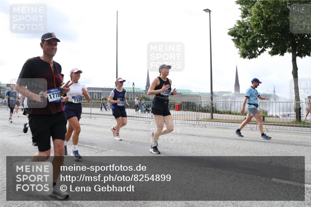 29.06.2025 - hella hamburg halbmarathon Lena Gebhardt http://msf.ph/oto/8254899 29.06.2025 10:34:18 Lombardsbrücke 1417, 1672, 1705, 1787, 2023, 2265, 2412, 2464, 2482, 2496, 2510, 2511, 2526, 2801, 2933, 3145, 3264, 3340, 3345, 3829, 3848, 4479, 4540, 4807, 4824, 4826, 5561, 5584, 5609, 5691, 6034, 6105, 6171, 6329, 6364, 6571, 6574, 7027, 7324, 7329, 7565, 7644, 8202, 8277, 8349, 8375, 8377, 8383, 8401, 8705, 8965, 9094, 9379, 9875, 9995, 10007, 10071, 10360, 10564, 11872, 13957, 16238, 16390, 16682, 16919, 17230, 18158, 18941 meine-sportfotos.de